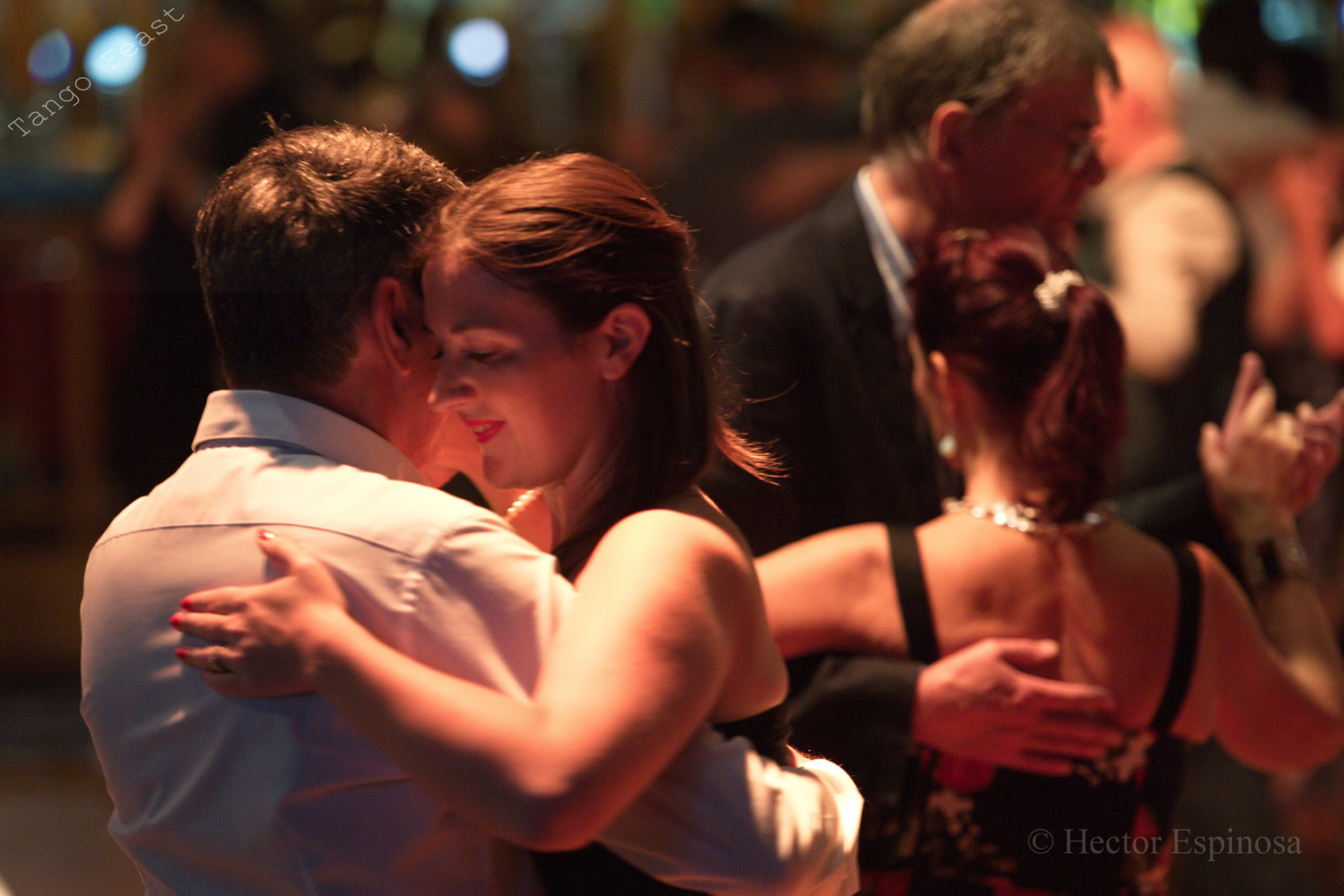 couples dancing at a milonga